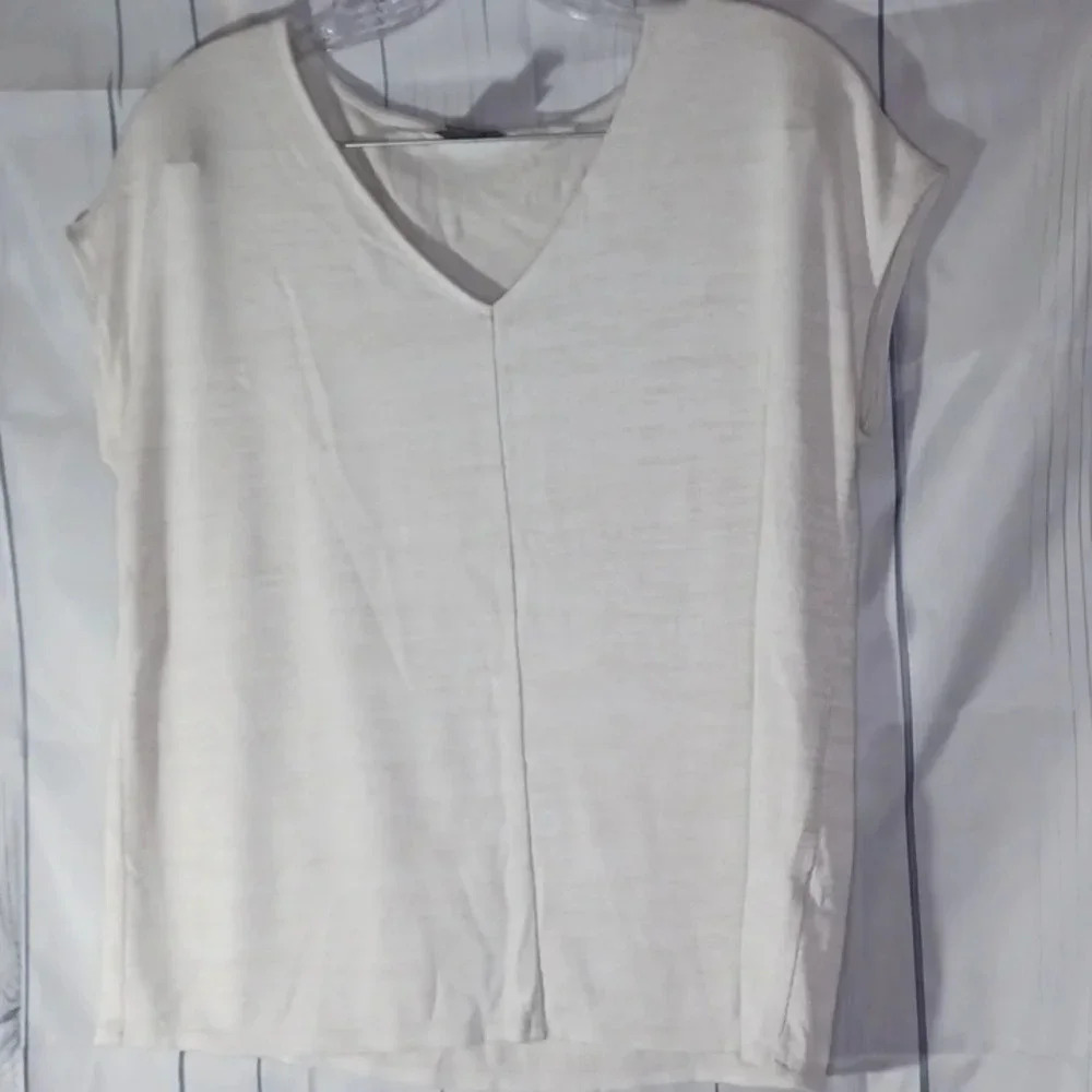 Worthington V-neck minimalist workwear sleeveless shirt